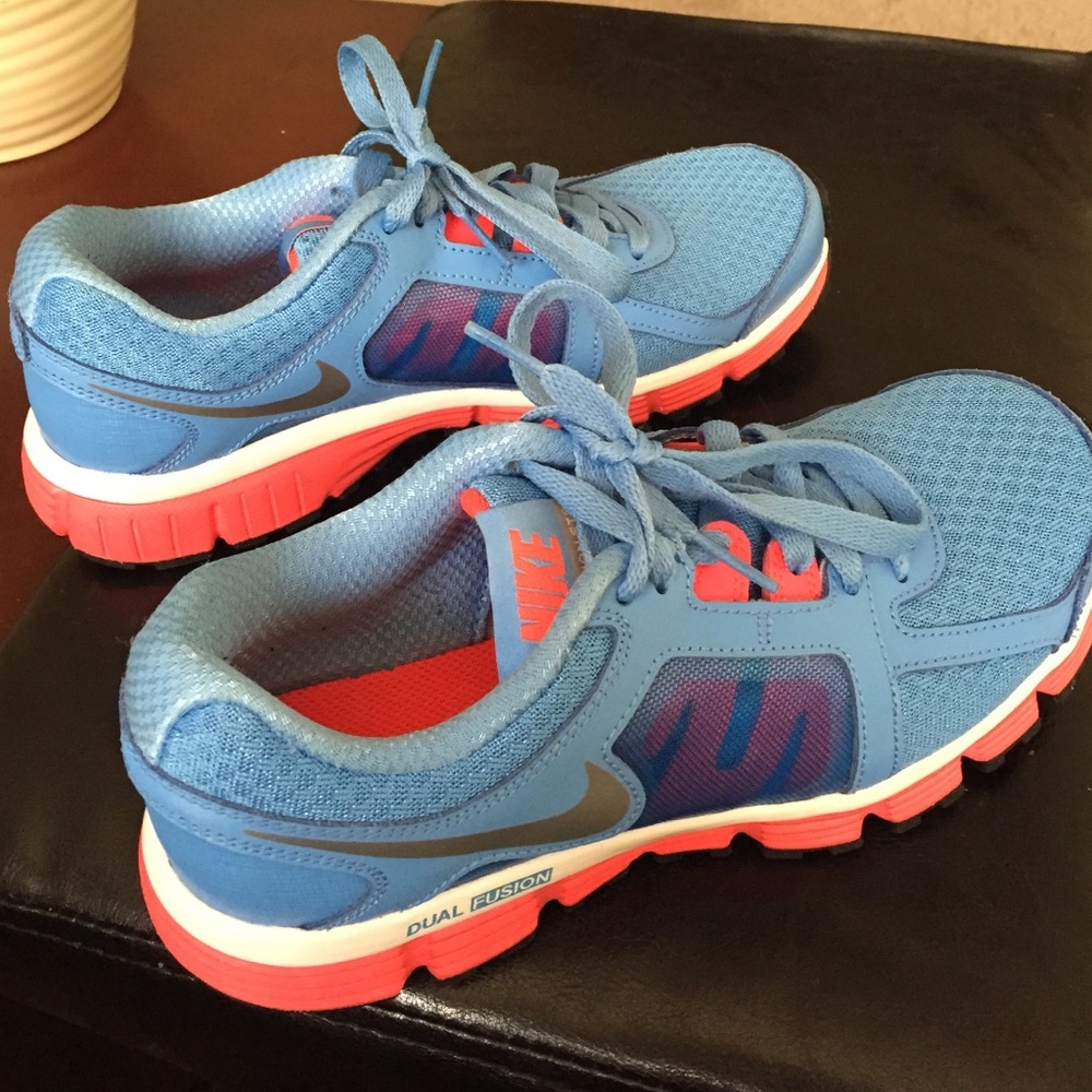 Nike Dual Fusion ST2